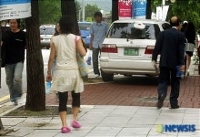 차는 인도로, 사람은 차도로...