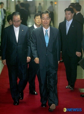 국무회의 위해 입장하는 한덕수 국무총리
