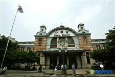 복합문화공간으로 거듭나는 옛 서울역사