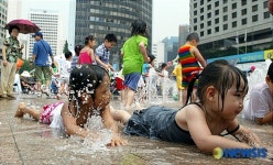 분수대는 어린이 수영장?