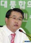 정치 현안 이야기하는 김종률의원