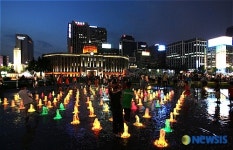 아름다운 선률과 어우러진 분수광장