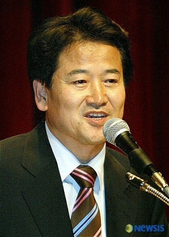 평화통일에 대해 이야기하는 정동영 전 장관