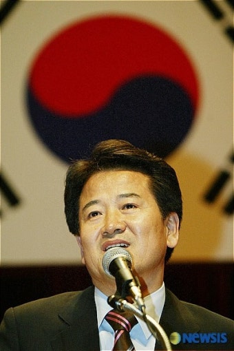 평화통일에 대해 이야기하는 정동영 전 장관