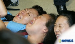 울부짖는 노조원들