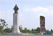 광개토대왕 동상과 비