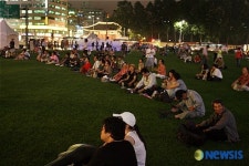 더운 여름밤 즐기는 시 낭송회