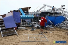 돌풍 습격받은 국제불빛축제 주무대