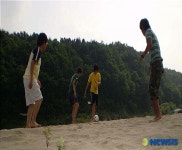 재미 OK 건강 OK, 모래축구 인기예감