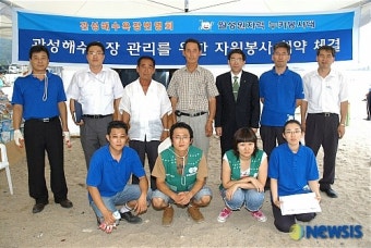 지역 해수욕장 환경정화에 앞장선 월성원전 누키봉사대