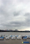 먹구름으로 가득찬 서울도심