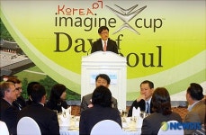 인사말하는 유재성 사장