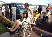 휠체어 타기 힘드네