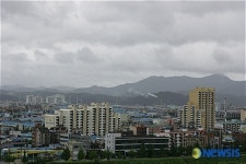 장맛비 몰고온 진주 하늘의 먹구름