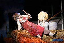 연희단 거리패의 억척어멈과 그의 자식들