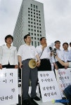 도곡동 땅 사건 검찰 수사발표에 항의하는 이명박 캠프 의원들
