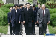 백범 김구선생 묘소 찾은 손학규 전 경기지사