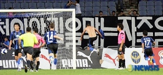 역전골의 주인공 인천 데얀