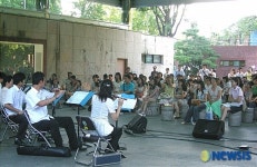 마로니에 공원서 공연하는 난계국악단