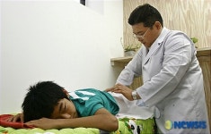 장애극복하고 인술 펼치는 허영진 원장