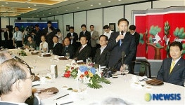 인사말하는 이명박 후보