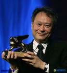 황금사자상 받아든 이안 감독