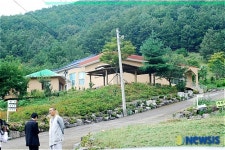 출입이 통제된 흥덕사