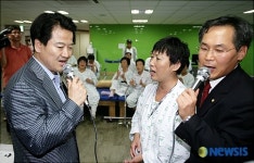환자들과 함께한 정동영-우윤근