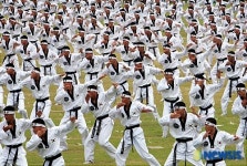 특전사 장병들의 태권도 시범