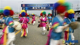 통일의 관문 앞에서 펼쳐진 마당놀이