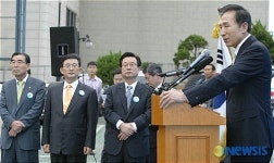 개천절 맞아 인사말하는 이명박후보