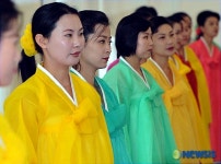 평양 옥류관의 북측접대원