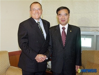 외교부차관, 러시아대사에 정상회담 결과 설명