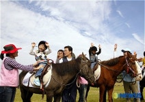 푸른하늘 아래 말타며 즐겨요