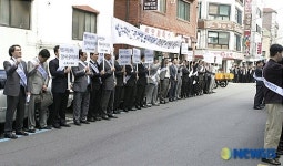 동아제약 노조 300여명, 강문석 이사 물러나라