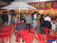 화성행궁 앞 음식축제에 몰려 든 시민들