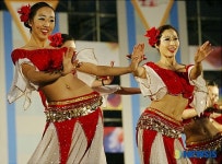 허리 돌리기는 기본