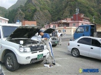 현대·기아차, 노인 보행안전을 위한 안전모자 전달