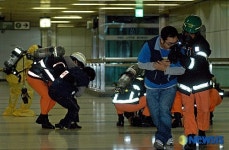 신속히 움직이는 119 구급대원들