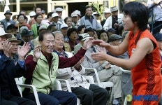 덩실덩실 어깨춤이 절로나네