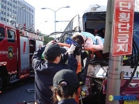 사상자 구조하는 공덕119 안전센터 구조대원들