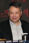 밝은 모습의 이안 감독