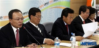대선관련 이야기하는 이해찬 공동선대위원장