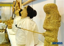 장죽 입에 문 짚 장승