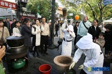 눈길끄는 순천낙안읍성 전통인절미 체험장