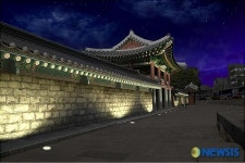 제주목관아의 은은한 야간 조명