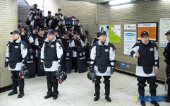 원천봉쇄된 지하철 출구