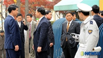 긴장된 모습의 대선후보 경호팀