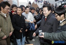 명지고등학교 찾은 정동영 후보