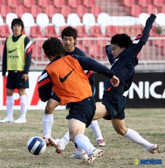 <올림픽축구>이리 줘!